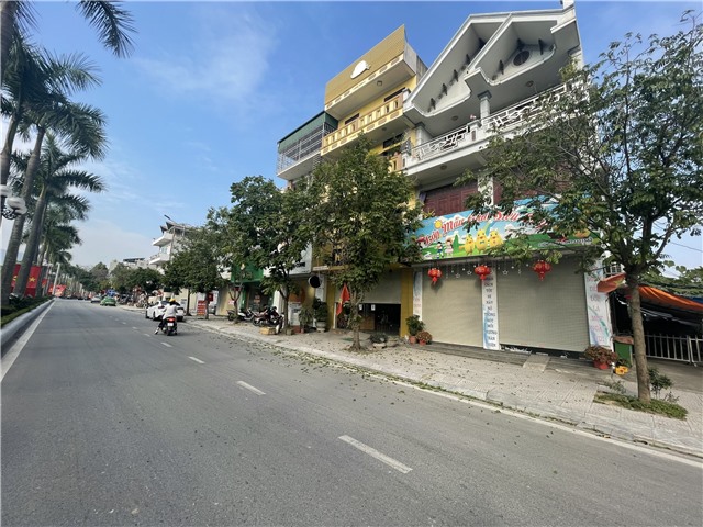 Người dân thành phố Uông Bí chấp hành các quy định phòng, chống dịch Covid - 19