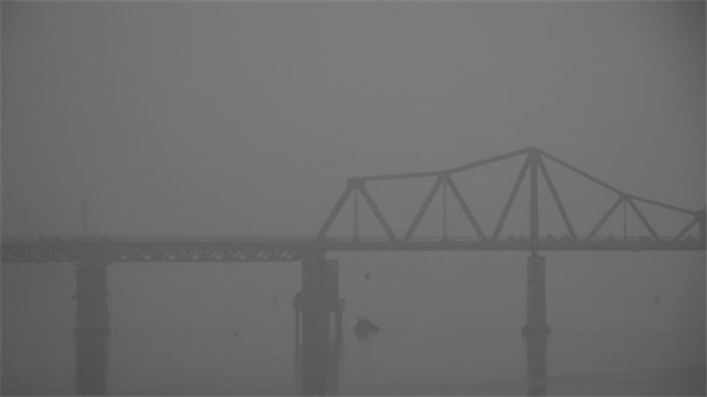 Bắc Bộ mưa dông, sương mù bao phủ vào sáng sớm, nồm ẩm quay trở lại