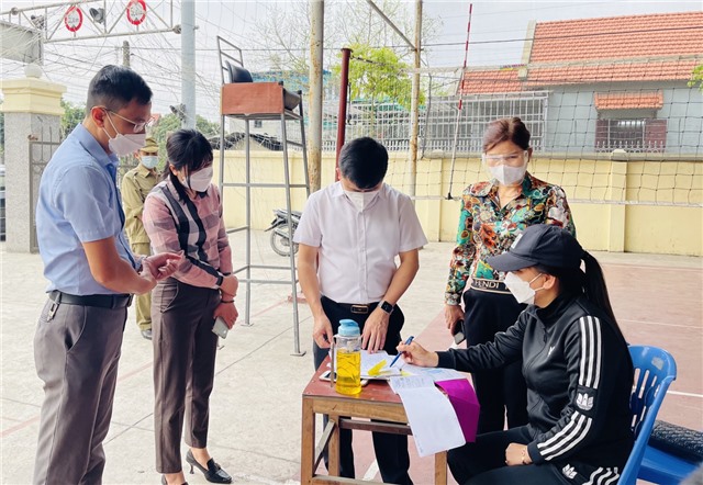 Lãnh đạo thành phố kiểm tra công tác tiêm vắc xin phòng dại cho chó, mèo 