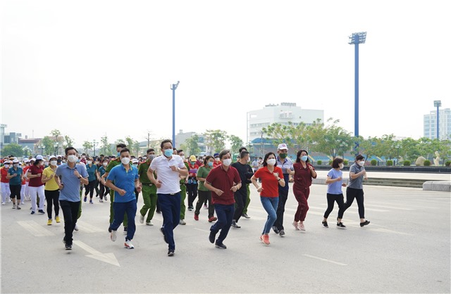 Thành phố Uông Bí: Gần 500 người tham gia hưởng ứng lễ phát động cuộc vận động "Toàn dân rèn luyện thân thể theo gương Bác Hồ vĩ đại" và ngày chạy Olympic vì sức khỏe toàn dân năm 2022, hưởng ứng Sea Games 31