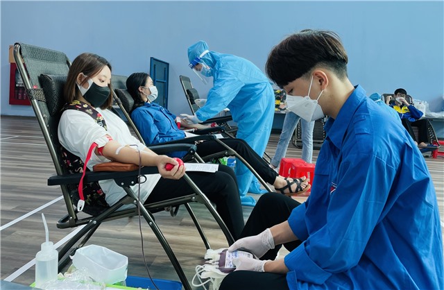 Đoàn viên thanh niên Trường Đại học Hạ Long: hiến máu tình nguyện chào mừng kỷ niệm 91 năm Ngày thành lập Đoàn TNCS Hồ Chí Minh