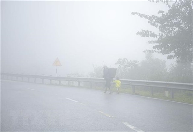 Không khí lạnh ảnh hưởng đến vùng núi phía Bắc gây mưa và dông