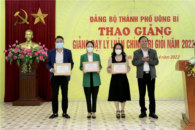 Thao giảng giảng dạy lý luận chính trị giỏi thành phố Uông Bí năm 2022