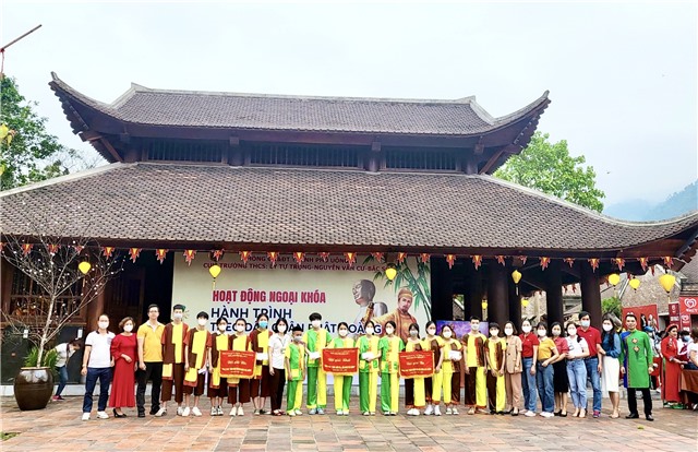 Hấp dẫn hoạt động ngoại khóa “Hành trình theo dấu chân Phật Hoàng” 