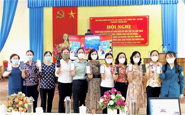 Hội viên phụ nữ thành phố ủng hộ 245 tin nhắn chung tay xây dựng mô hình sinh kế cho phụ nữ biên cương
