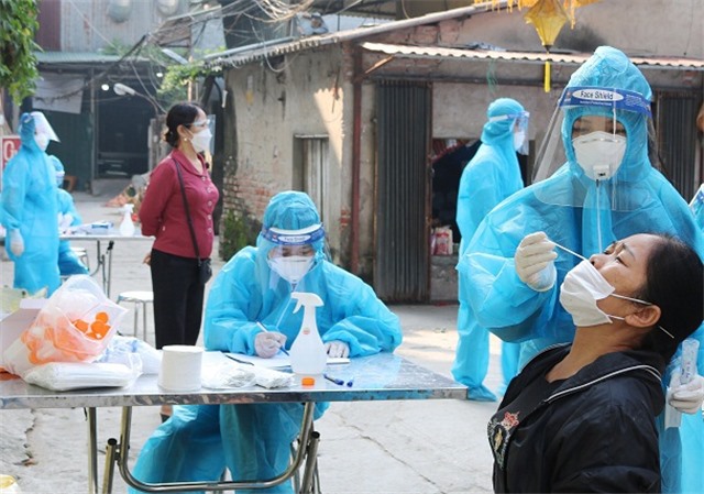 Sáng 3/4: Số người mắc COVID-19 tăng nhiều ở nhóm chưa tiêm vaccine