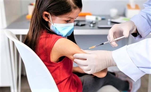 Sáng 6/4: Trung bình tuần qua có 65.600 ca COVID-19/ngày; Trẻ 5 – dưới 12 tuổi tiêm vaccine có được cấp hộ chiếu vaccine?