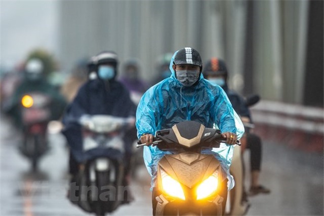 Nhiều khu vực trên cả nước chiều tối và đêm có mưa rào, dông 