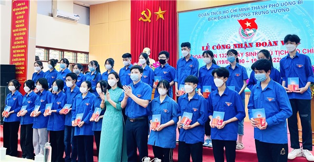 Đoàn TNCS Hồ Chí Minh phường Trưng Vương: Kết nạp đoàn viên mới và sinh hoạt chuyên đề “Nhớ về Bác lòng ta trong sáng hơn”