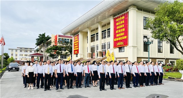 TP Uông Bí: Nghiêm túc thực hiện nghi thức chào cờ đầu tuần