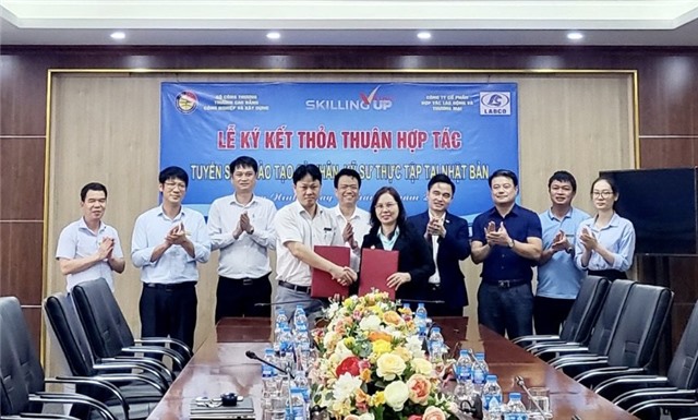 Công ty CP Hợp tác lao động và Thương mại LABCO - Trường Cao đẳng Công nghiệp & Xây dựng ký kết thỏa thuận hợp tác 