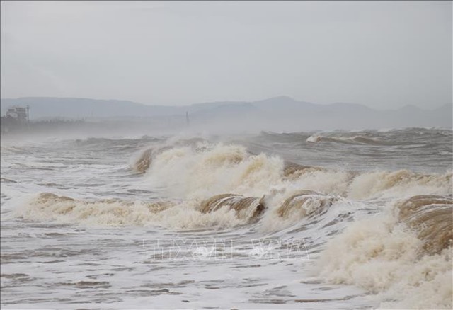 Đêm 22/5, nhiều vùng biển có mưa dông, gió giật cấp 7-8 