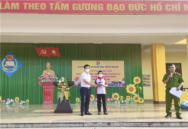 Tuyên truyền pháp luật tại trường THCS Phương Đông