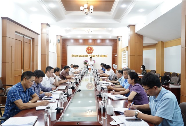 UBND thành phố nghe báo cáo tiến độ thu cấp quyền sử dụng đất và giải ngân đầu tư xây dựng cơ bản 