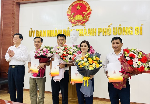 Công bố các quyết định về công tác cán bộ