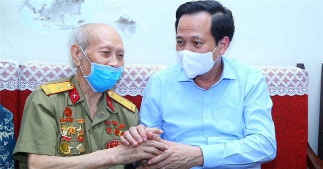Đề xuất dành hơn 400 tỉ đồng tặng quà người có công dịp 27-7 