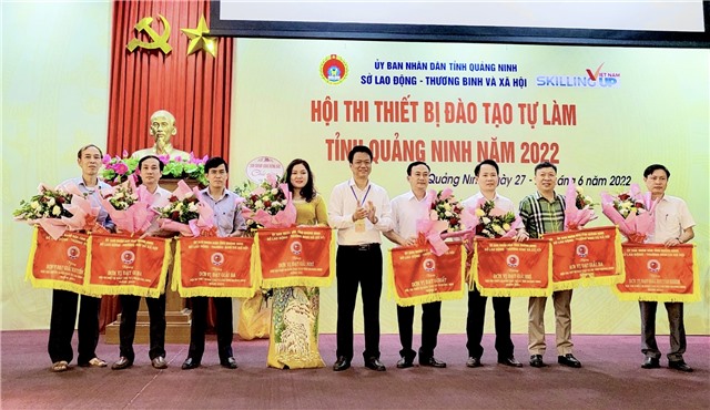 Trường Cao đẳng Công nghiệp và Xây dựng đạt giải Nhất Hội thi Thiết bị đào tạo tự làm tỉnh Quảng Ninh năm 2022
