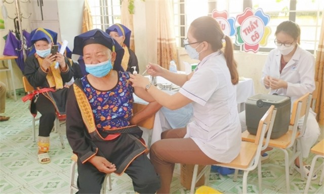 Tích cực hưởng ứng tiêm vắc xin phòng Covid-19 mũi 4 