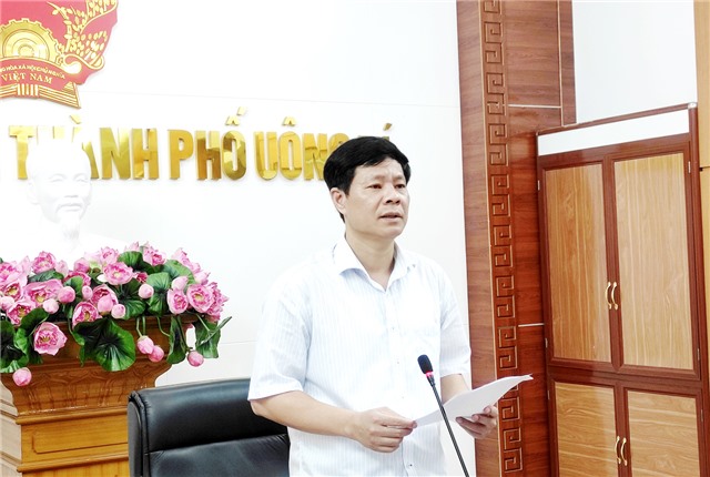 Nghe phương án cưỡng chế thu hồi đất đối với hộ gia đình ông Nguyễn Mạnh Hùng khu Lạc Thanh, phường Yên Thanh