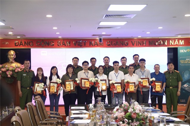 Sử dụng định danh điện tử, công dân được lợi gì?