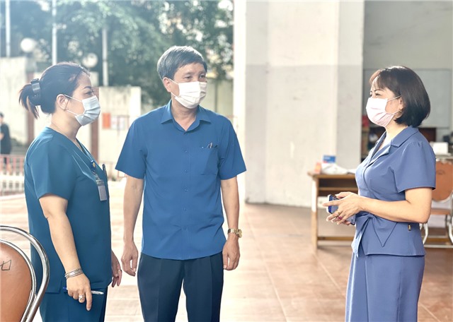 Lãnh đạo thành phố kiểm tra công tác tiêm vắc-xin phòng Covid-19