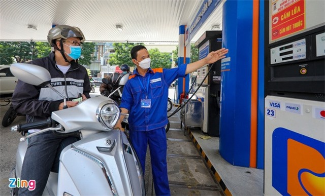 Giá xăng ngày mai có thể về mốc 25.000 đồng/lít