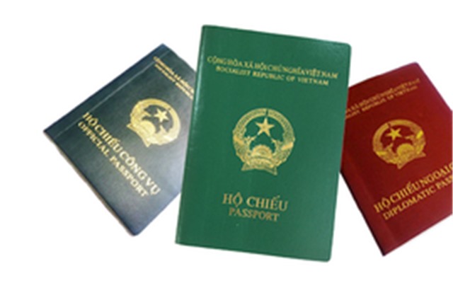 Có phải làm lại hộ chiếu theo mẫu mới?