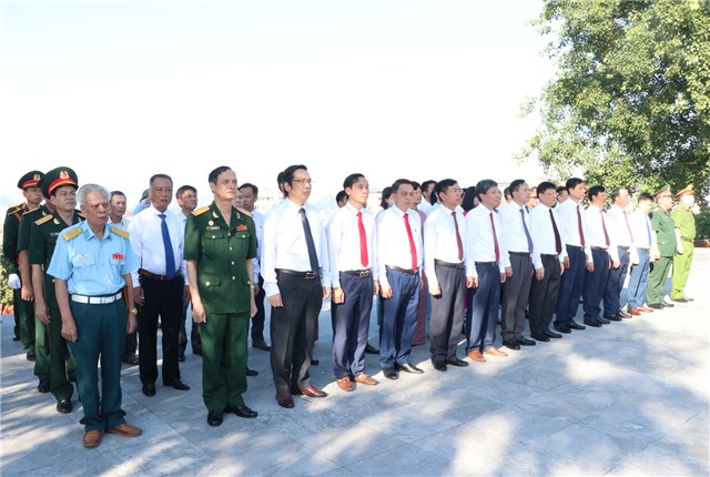 Lãnh đạo thành phố viếng Anh hùng liệt sĩ kỷ niệm 75 năm  Ngày Thương binh - Liệt sĩ 27/7