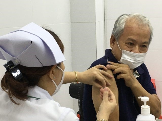 Hà Nội, TP HCM đã có ca COVID-19 nhiễm biến thể phụ BA.4, BA.5: Các chuyên gia khuyến cáo gì?