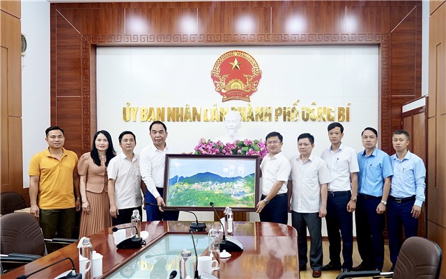 Đoàn công tác huyện Tam Đảo, Vĩnh Phúc làm việc với TP Uông Bí