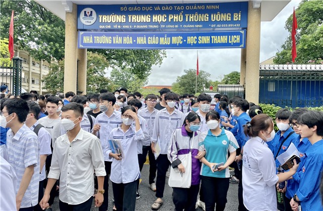Hoàn thành bài thi tổ hợp KHTN/KHXH kỳ thi tốt nghiệp THPT năm 2022