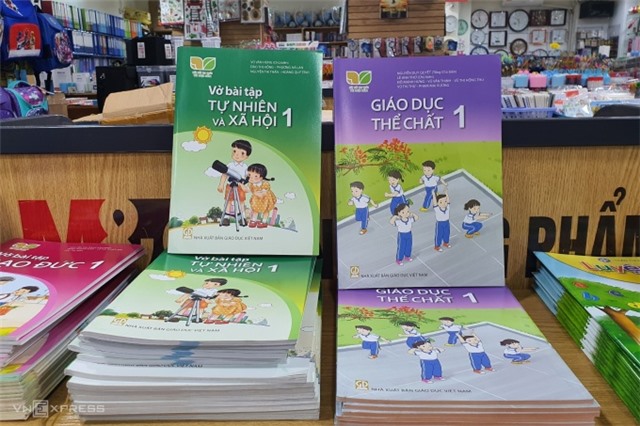 Học sinh có thể được mượn sách giáo khoa từ năm nay