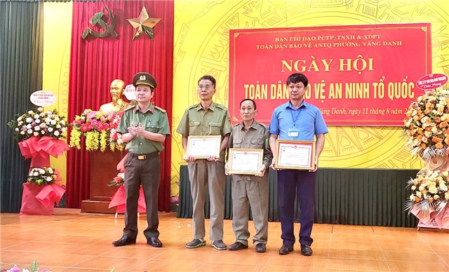 Ngày hội toàn dân bảo vệ an ninh Tổ quốc và diễn đàn công an lắng nghe ý kiến Nhân dân phường Vàng Danh