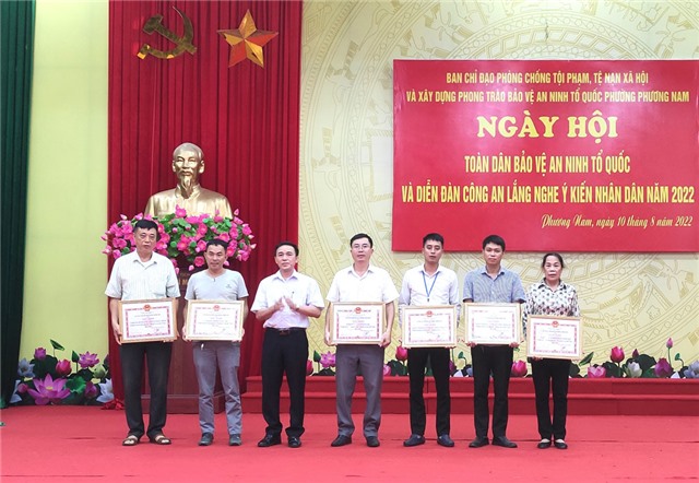 Ngày hội toàn dân bảo vệ an ninh Tổ quốc và diễn đàn công an lắng nghe ý kiến Nhân dân phường Phương Nam