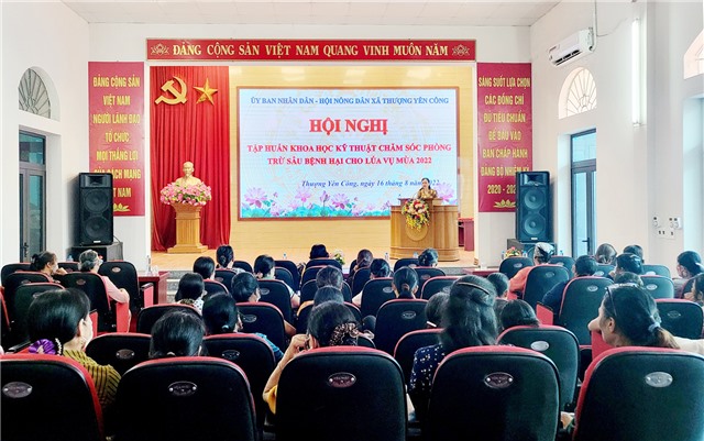 Tập huấn phòng trừ sâu bệnh trên cây lúa tại xã Thượng Yên Công