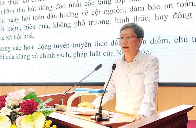 Hội nghị báo cáo viên tháng 8