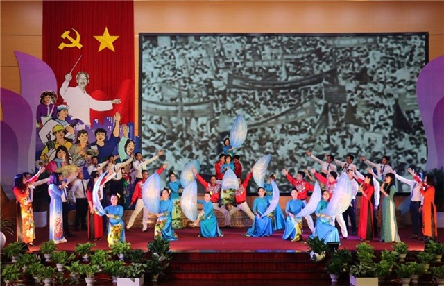 Thành uỷ Uông Bí tổ chức cuộc thi “Học tập và làm theo tư tưởng, đạo đức, phong cách Hồ Chí Minh khơi dậy khát vọng xây dựng thành phố Uông Bí ngày càng giàu đẹp, văn minh, hiện đại”  