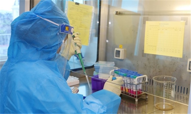 Sáng 23/8: Giải trình tự gen, theo dõi biến thể mới ở bệnh nhân COVID-19 nặng, tử vong