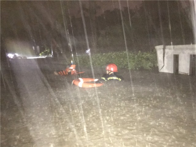 Công an TP Uông Bí chủ động phòng chống và tham gia khắc phục hậu quả bão lụt