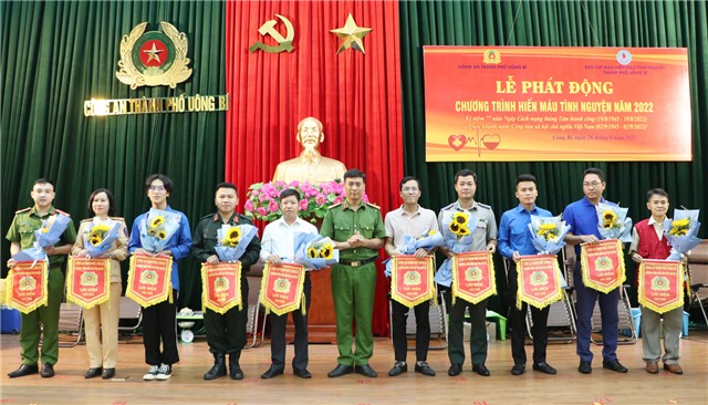 Công an TP Uông Bí phối hợp tổ chức chương trình Hiến máu tình nguyện năm 2022