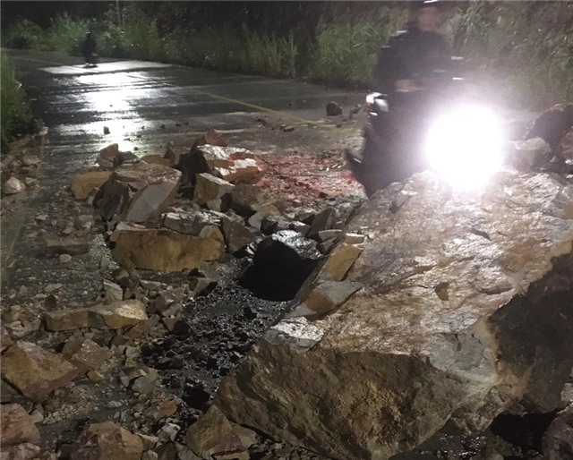 TP Uông Bí: Di dời trong đêm 38 hộ dân có nhà bị ngập lụt sâu