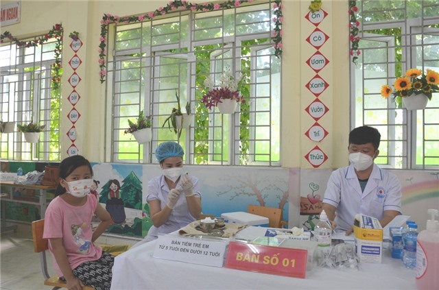 Dồn lực phủ vắc-xin cho học sinh trước năm học mới