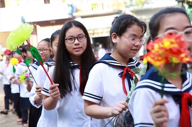 Hôm nay, học sinh tại 59 tỉnh thành tựu trường năm học mới 2022 - 2023