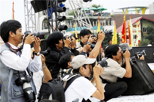 Từ 10/10, bỏ quy định trình độ ngoại ngữ, tin học với phóng viên, biên tập viên