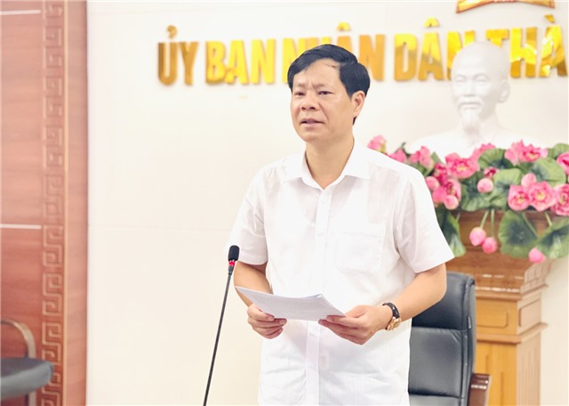 Chủ tịch UBND thành phố Uông Bí đối thoại với bà Trịnh Thị Nghì, phường Quang Trung