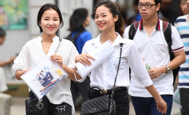 Sẵn sàng giải đáp thắc mắc của thí sinh trực tiếp và qua điện thoại