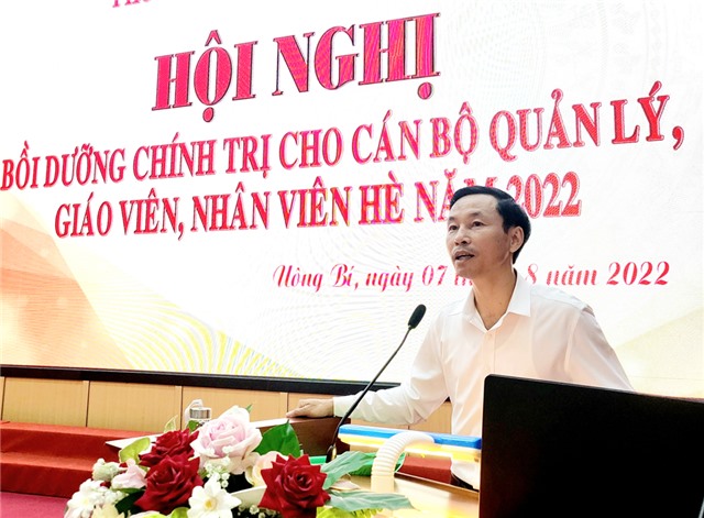 Bồi dưỡng chính trị cho cán bộ quản lý, giáo viên, nhân viên các trường học hè năm 2022