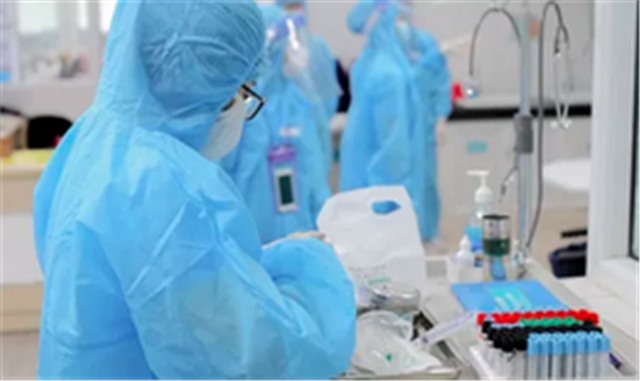 Sáng 9/8: Bệnh nhân COVID-19 nặng tăng; Tại các tỉnh phía Nam, biến thể phụ BA.5 bắt đầu chiếm ưu thế