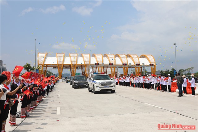 Chính thức thông xe cao tốc Vân Đồn – Móng Cái