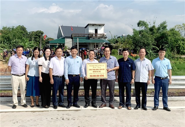 Thành phố Uông Bí: tặng công trình nông thôn mới cho xã Thanh Lâm – huyện Ba chẽ